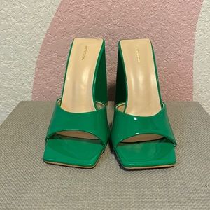 New square toe heels with triangle heel